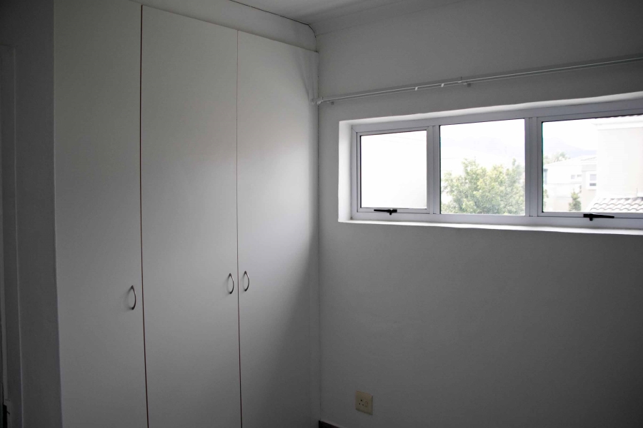 To Let 3 Bedroom Property for Rent in Somerset Ridge Western Cape